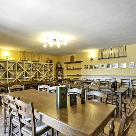 Vernazzano Basso Sleeps 4 T242186 * Туоро-суль-Тразимено