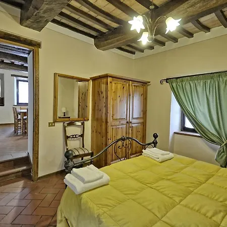Vernazzano Basso Sleeps 4 T242186 * Туоро-суль-Тразимено